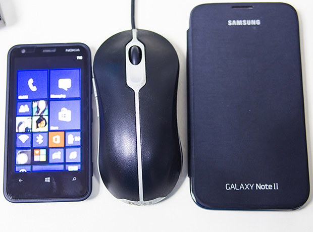 Size comparison - Nokia Lumia 620 WP 8 and Galaxy Note 2 
