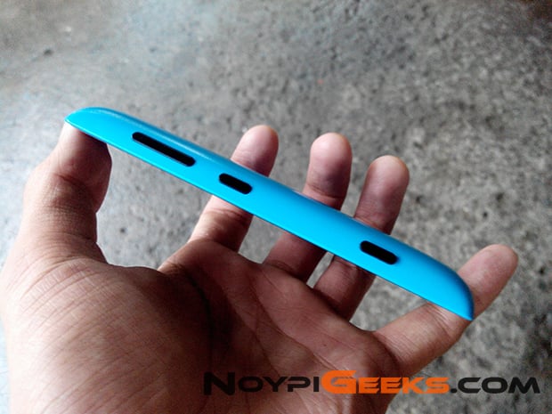 Side-of-Nokia-520