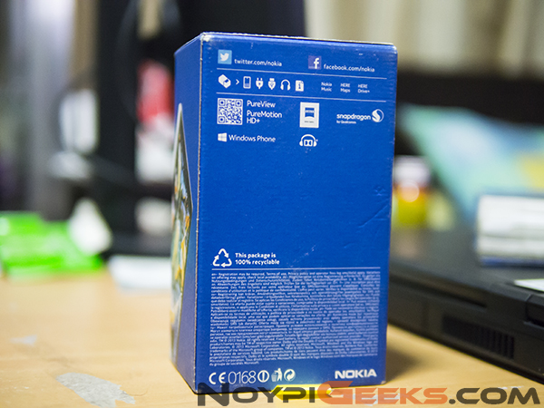 Box of Lumia 1020