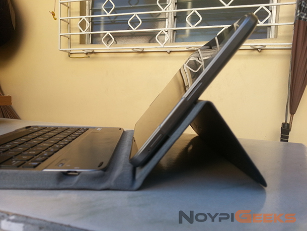 Acer Iconia W4 with keyboard and stand