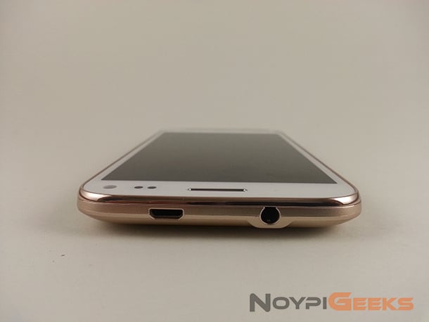 3.5mm audio jack and microUSB port