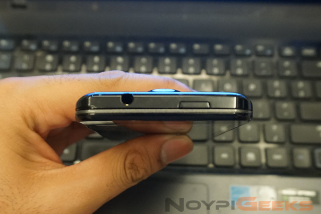 Torque Droidz Atom S USB port, earphone