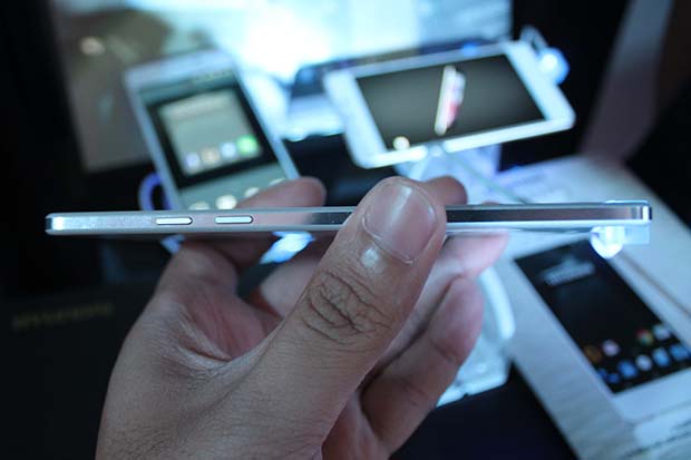 Hyundai Aero smartphone (2)