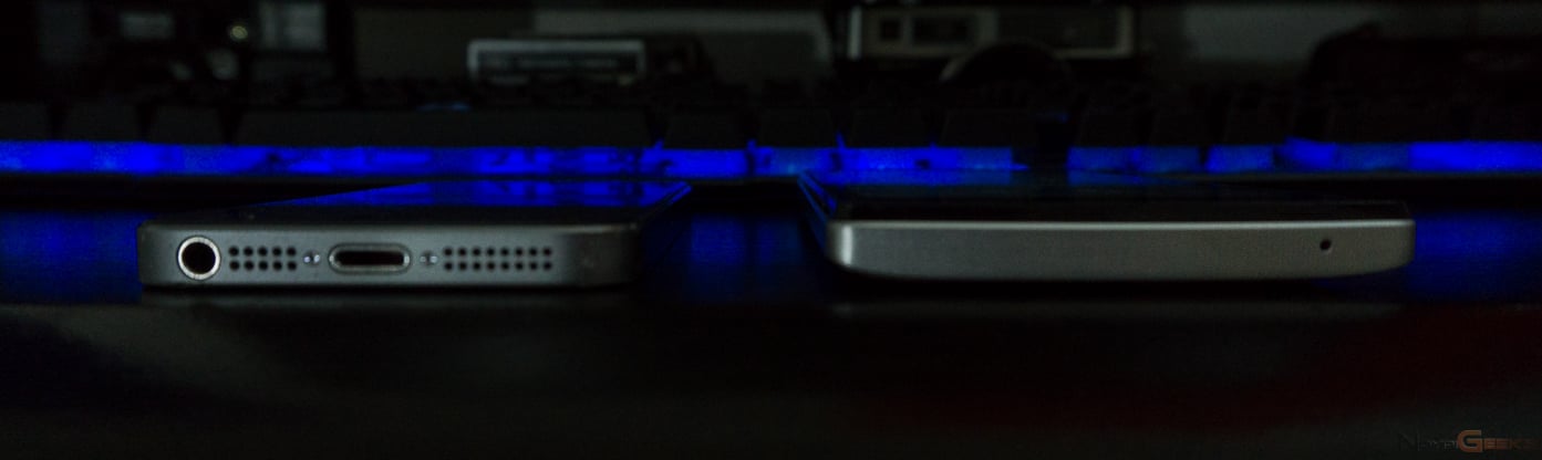 Starmobile Play Click Size Comparison with iPhone 5S