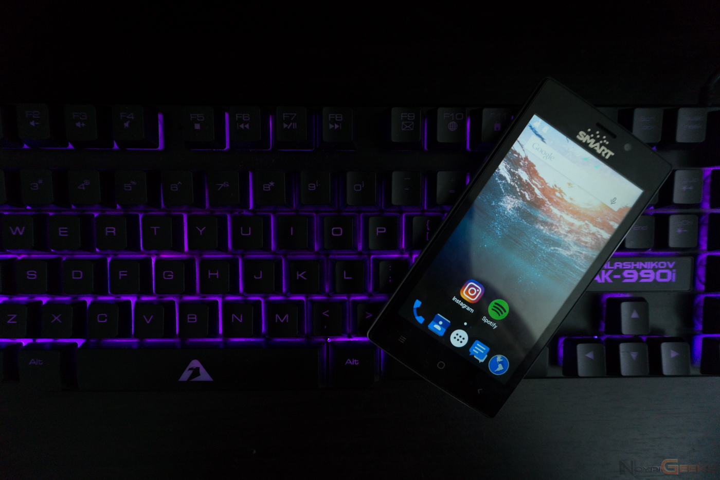 Starmobile-Play-Click-Review-Price-Availability-Smart