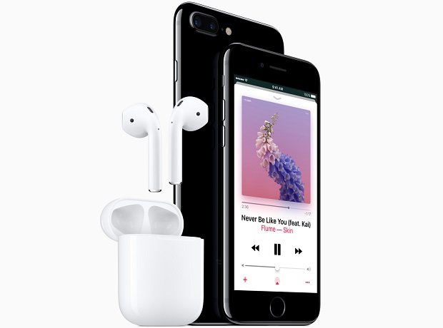 Apple iPhone 7 AirPods