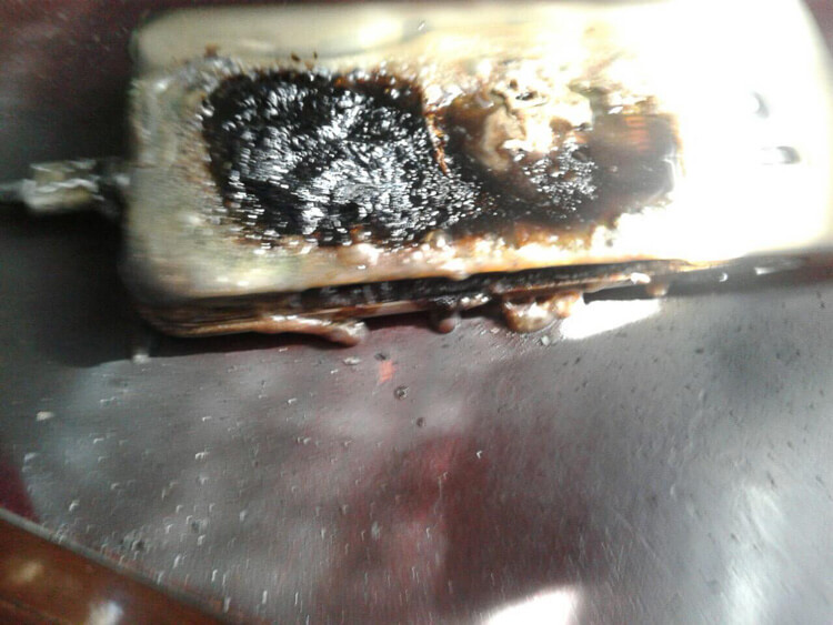 Galaxy S7 Edge burns while charging