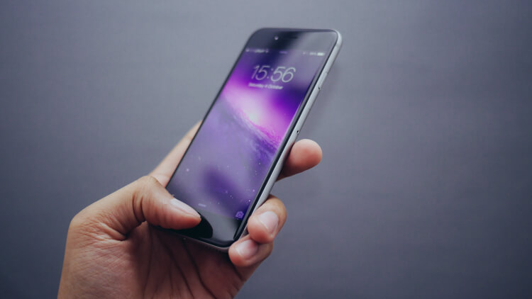 Apple slowing down old iPhones