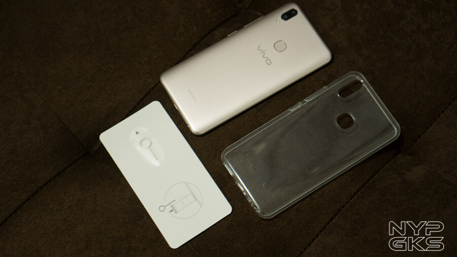 Vivo V9 box and contents