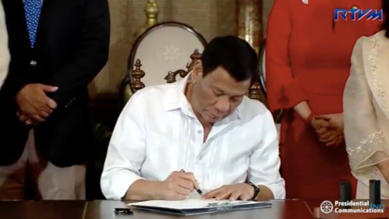 National-ID-law-President-Duterte
