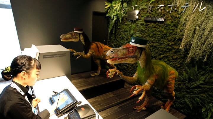 Japan-hotel-robot-dinosaurs