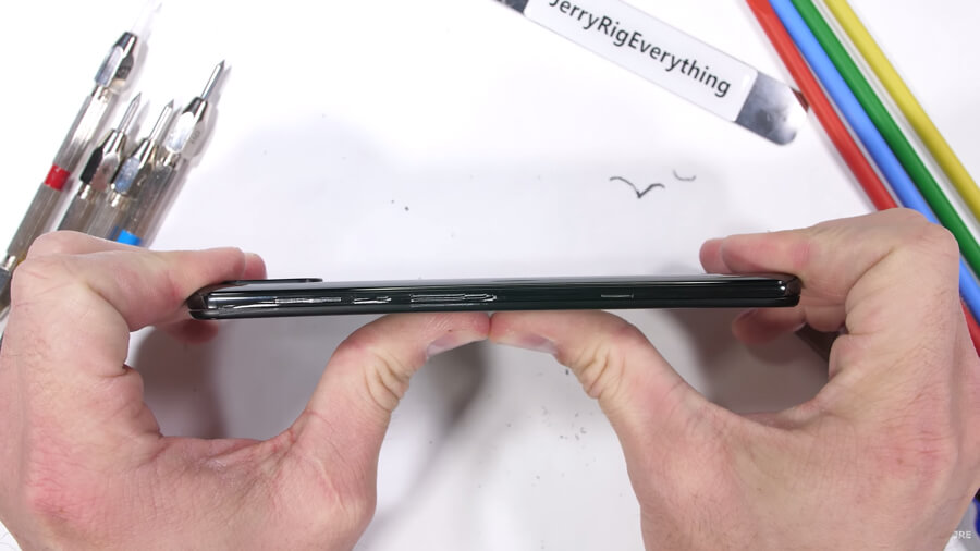 Xiaomi-Mi-Mix-3-durability-test-2