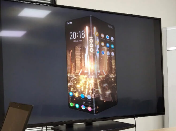 Vivo-iQOO-foldable-phone-2