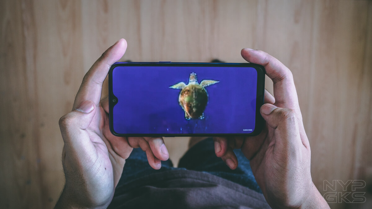 Realme-3-review-display