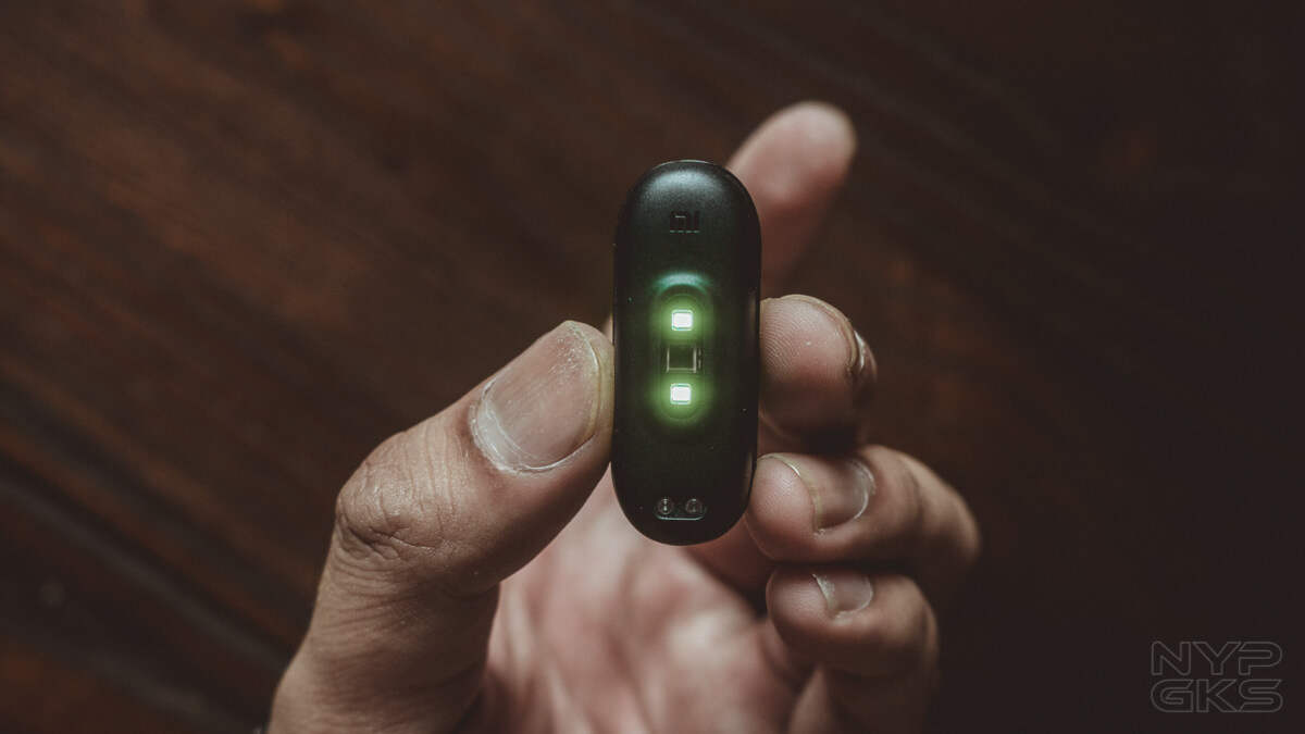 Xiaomi-Mi-Band-4-charging