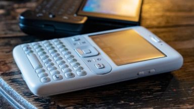 First Ever Android Version Google Sooner: the first-ever Android prototype phone | NoypiGeeks