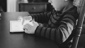 kids-epic-withdrawal-screen-time-increased-recent-months-noypigeeks