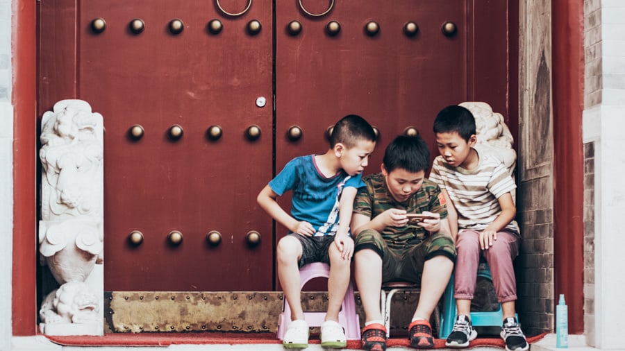 chinese-government-limits-minors-3-hours-online-gaming-week-noypigeeks