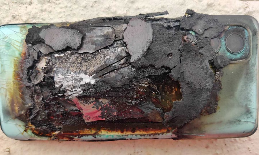 oneplus-nord-2-5g-battery-explodes-noypigeeks-5220