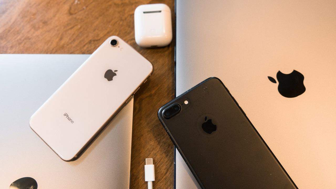 iPhone-MacBook-AirPods