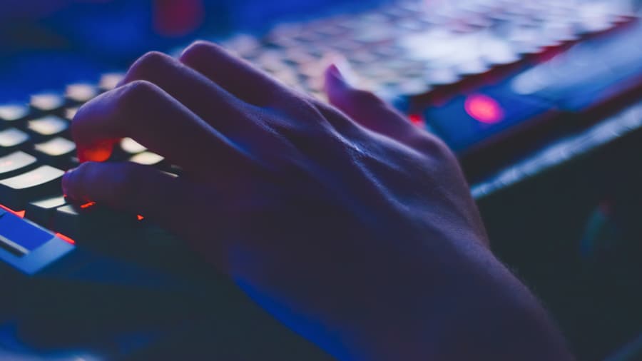 sen-drilon-law-unmask-online-trolls