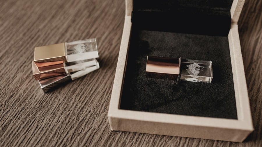 malware-ridden-flash-drives-disguised-gifts-noypigeeks