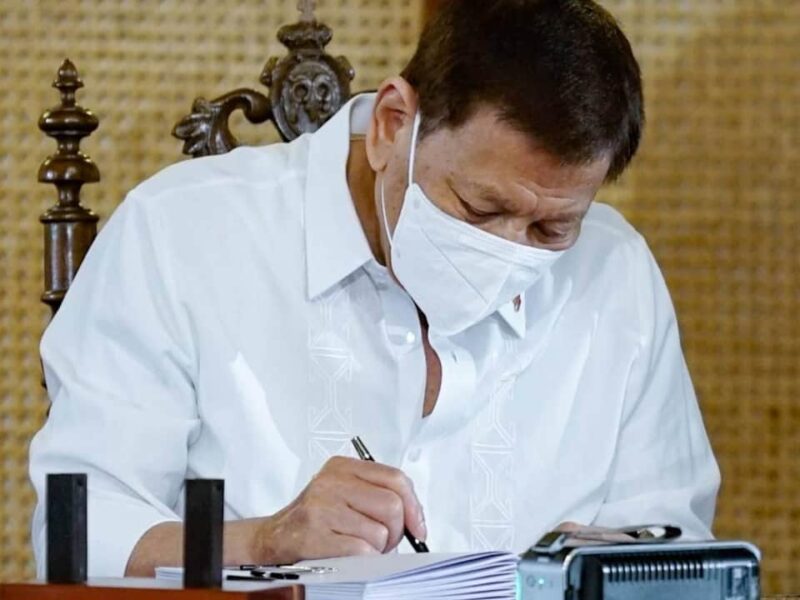 Duterte-25-year-franchise-extension-Smart-broadband-other-firms-NoypiGeeks