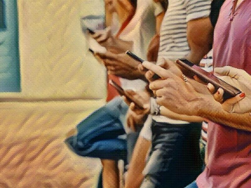 Mobile-phone-users-6272