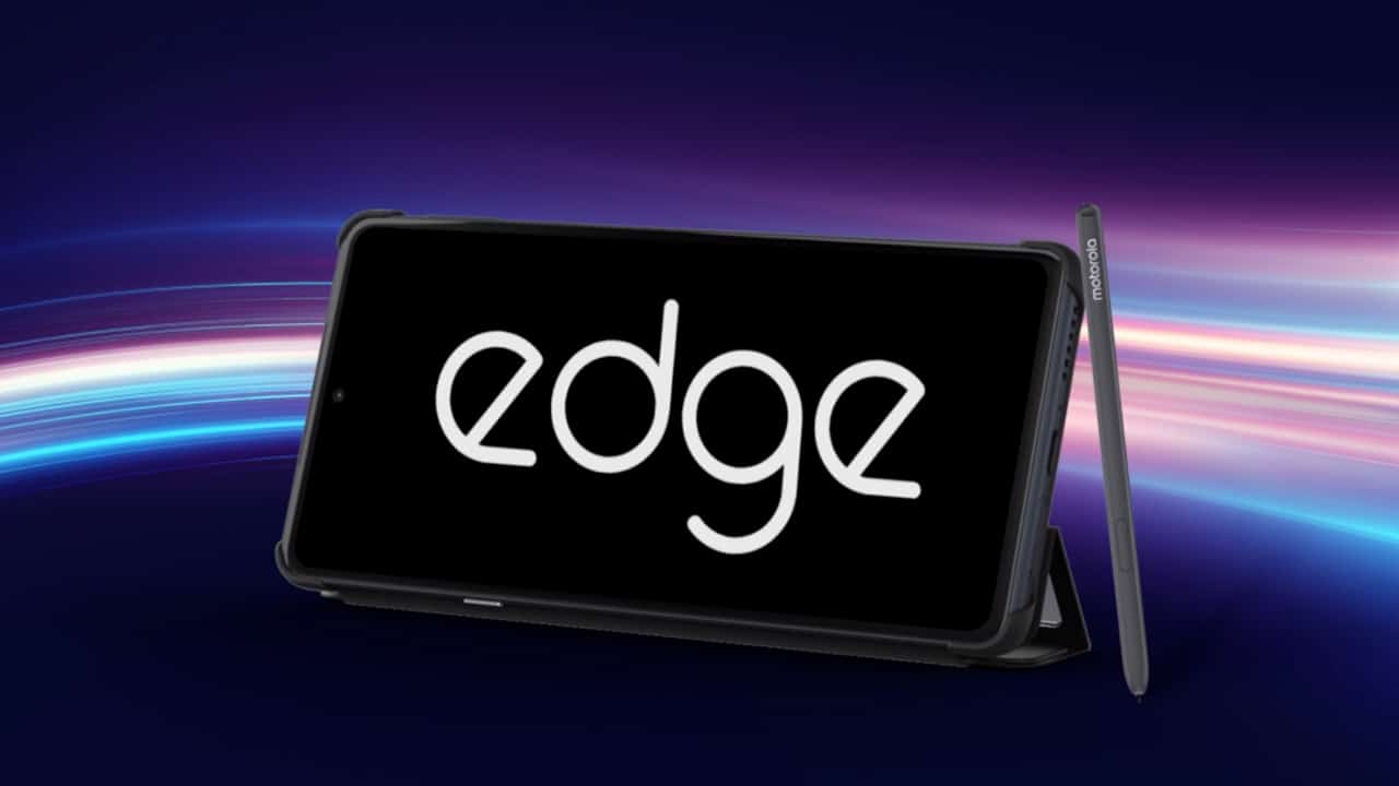 Motorola-Edge-30-Pro-accessories-NoypiGeeks