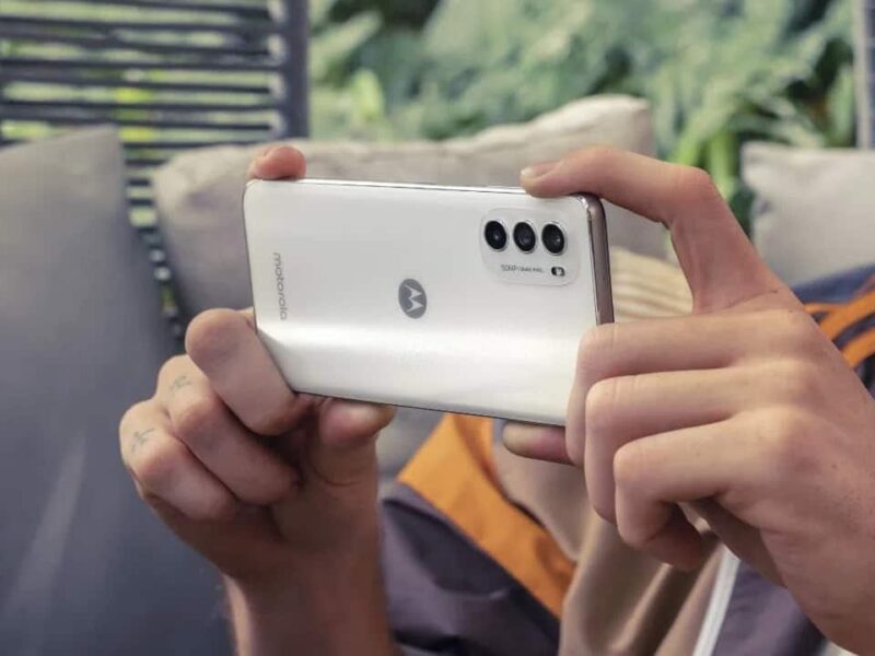 Motorola-Moto-G82-NoypiGeeks