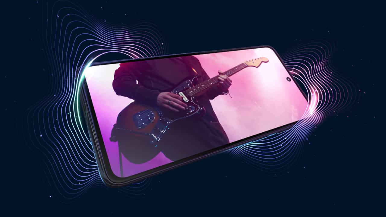 Motorola-Moto-G82-Specs-Features-NoypiGeeks