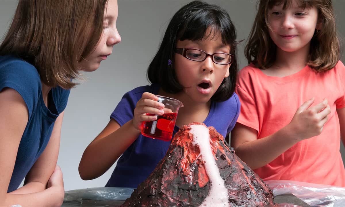 Science-Experiments-Kids-Mini-Volcano-NoypiGeeks