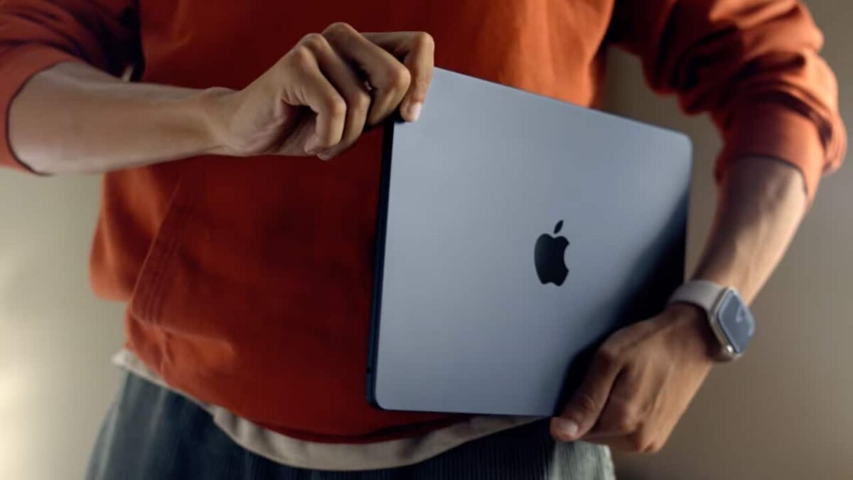 Apple-MacBook-Pro-2022-M2-NoypiGeeks