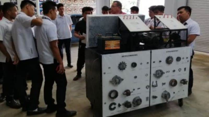 Pinoy-made-instructional-car-charging-system