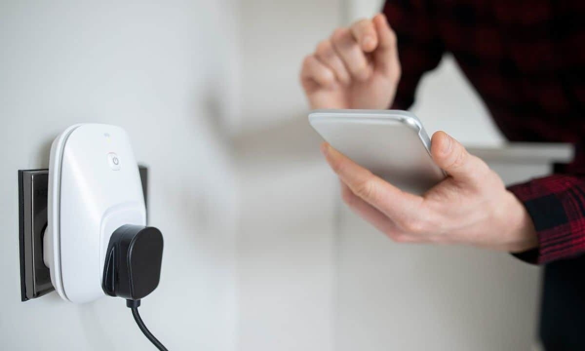 Smart-Plug-Saving-Electricity