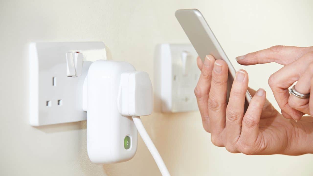 Smart-Plugs-Save-Energy