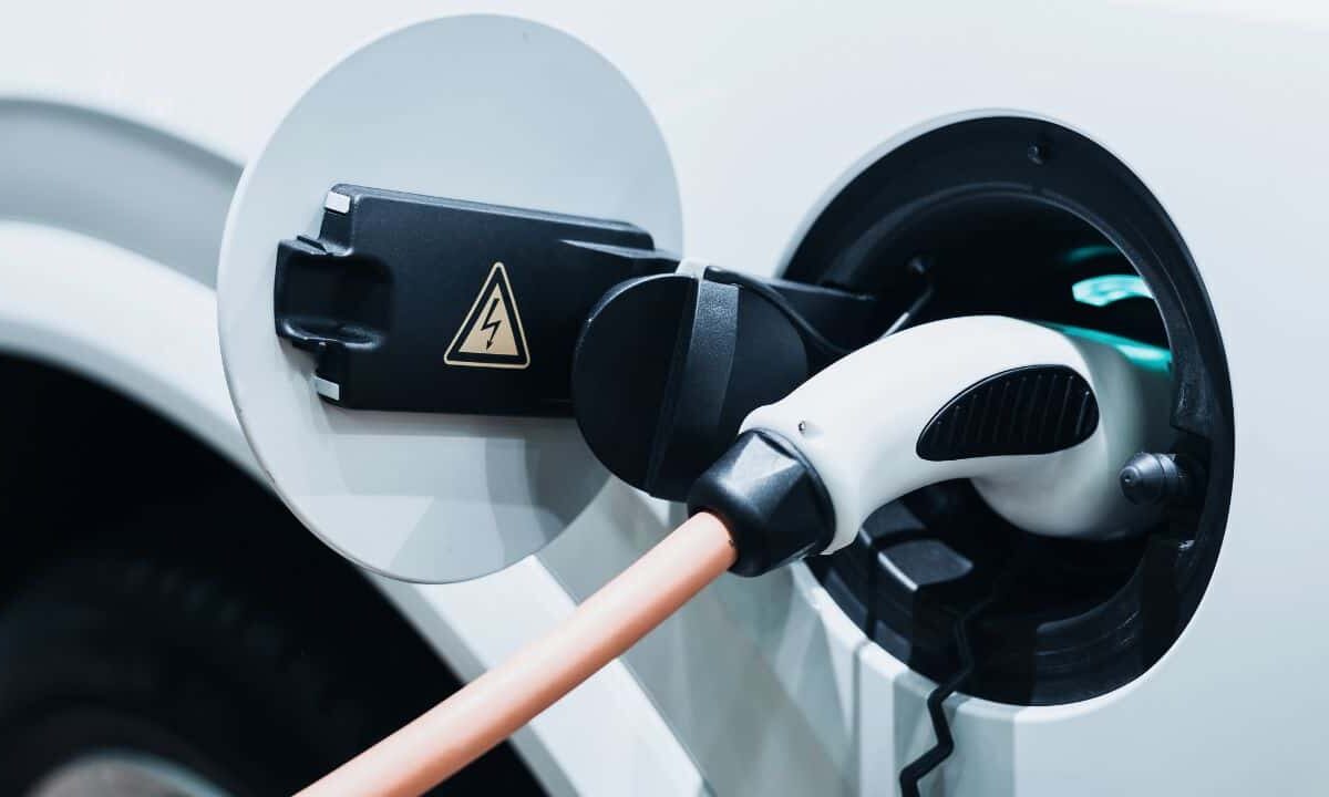 Electric-vehicle-battery-charging