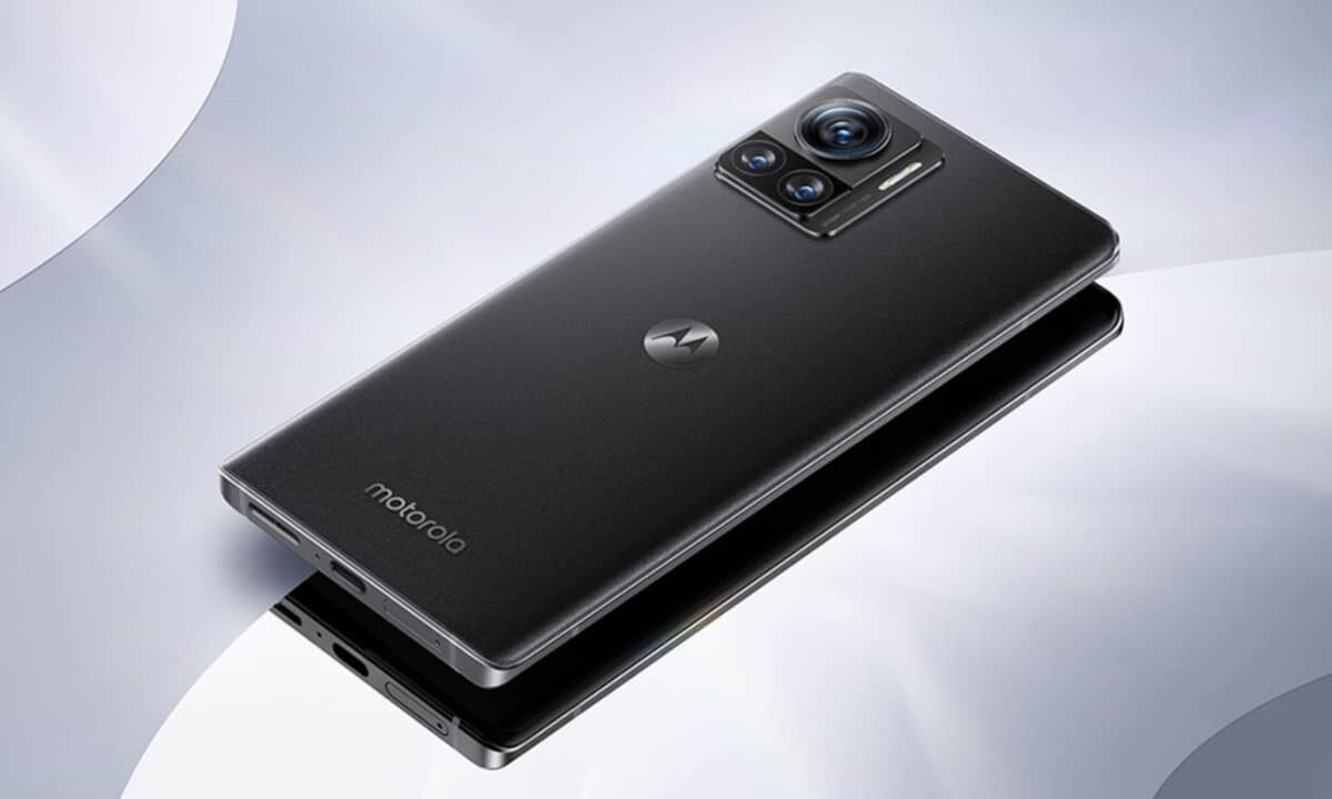 Motorola-X30-Pro-NoypiGeeks-5315