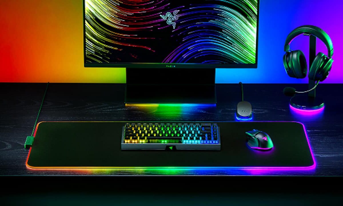 Razer-Strider-Chroma-Goliathus-Chroma-3XL