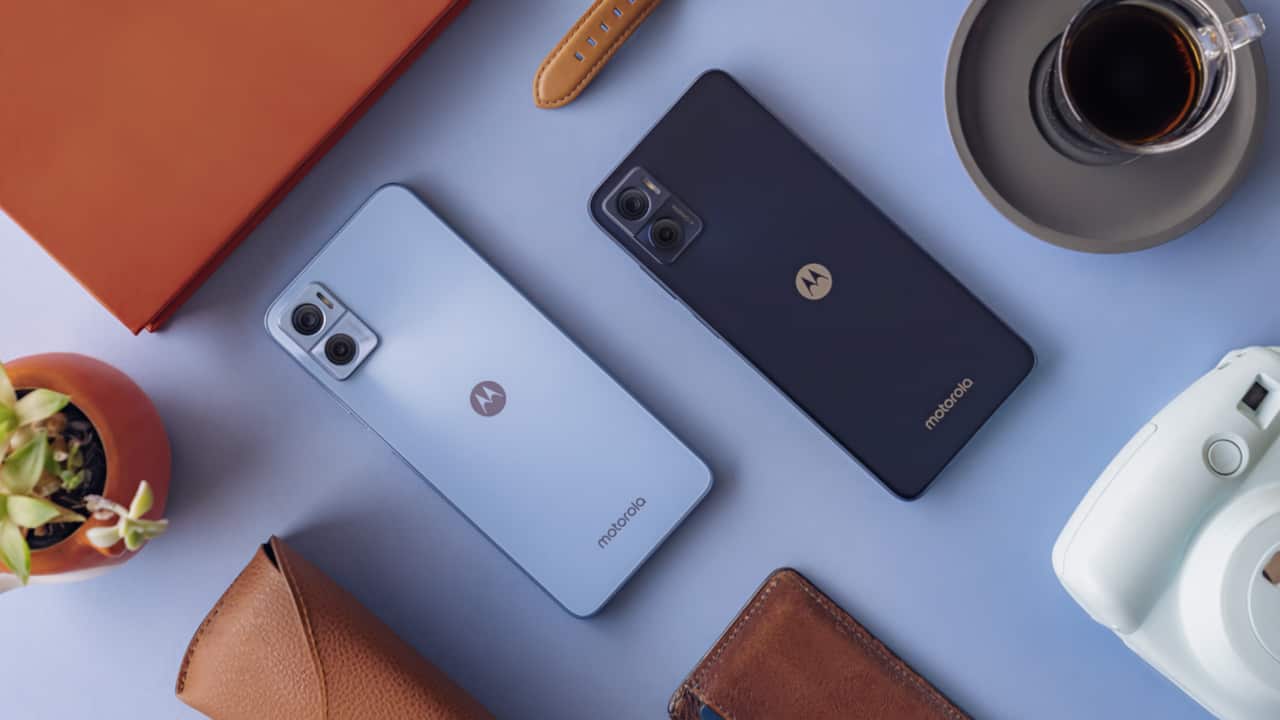 Motorola-Moto-E22-E22i-NoypiGeeks