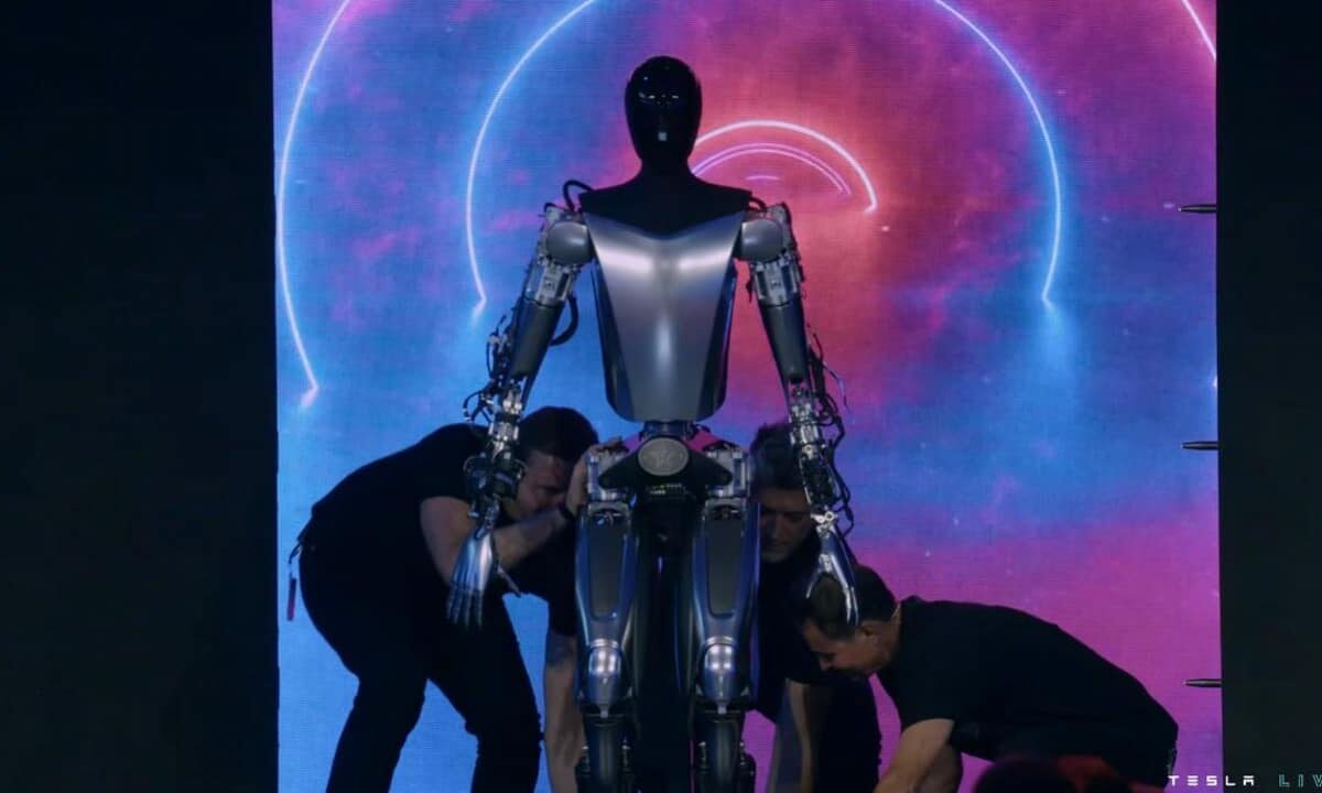 Tesla-Optimus-Humanoid-NoypiGeeks