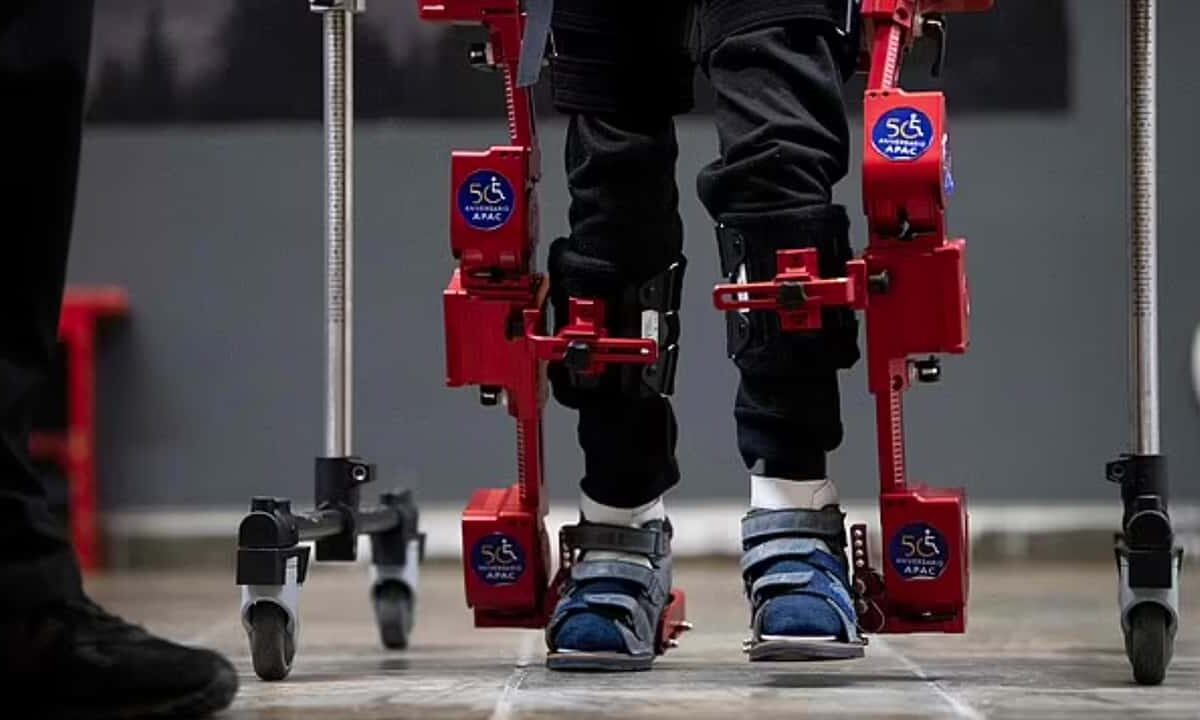 boy-cerebral-palsy-walks-robotic-exoskeleton
