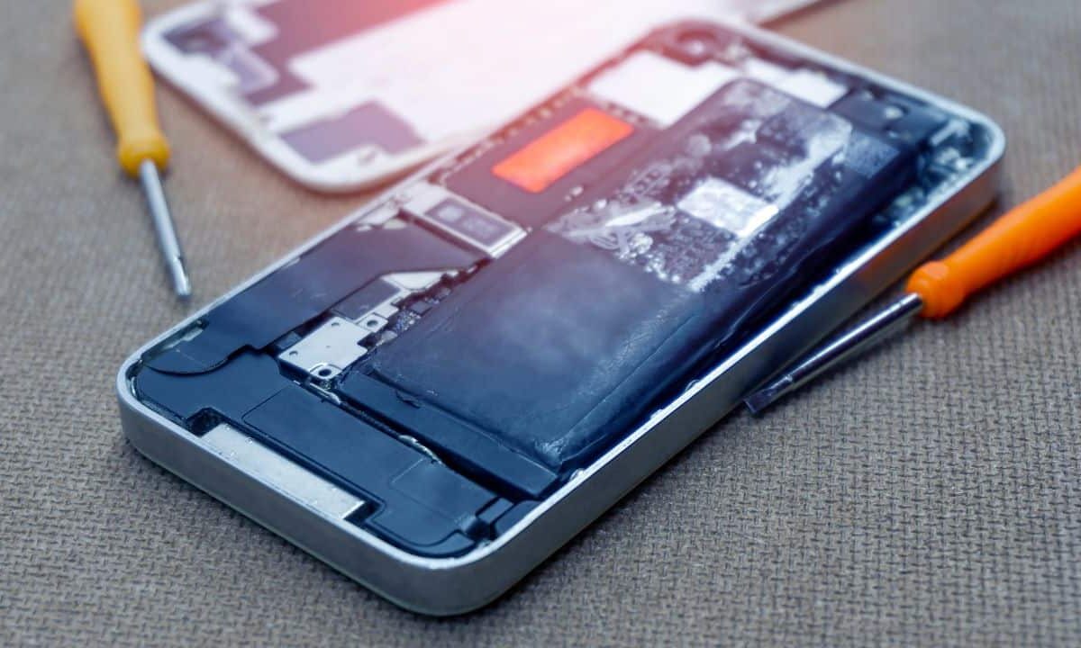 EU-proposing-easily-replaceable-batteries-phones-laptops