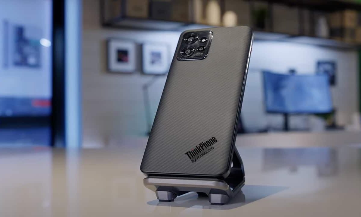 Lenovo-ThinkPhone-by-Motorola