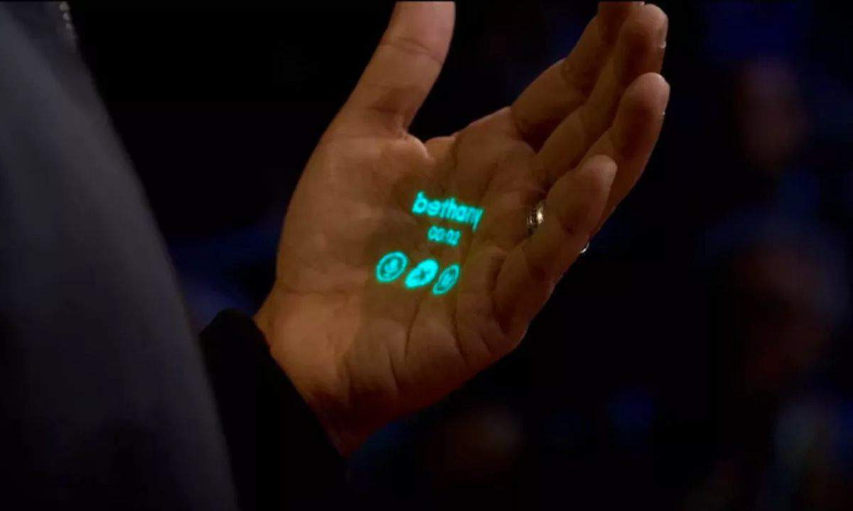 Humane-AI-wearable-projector