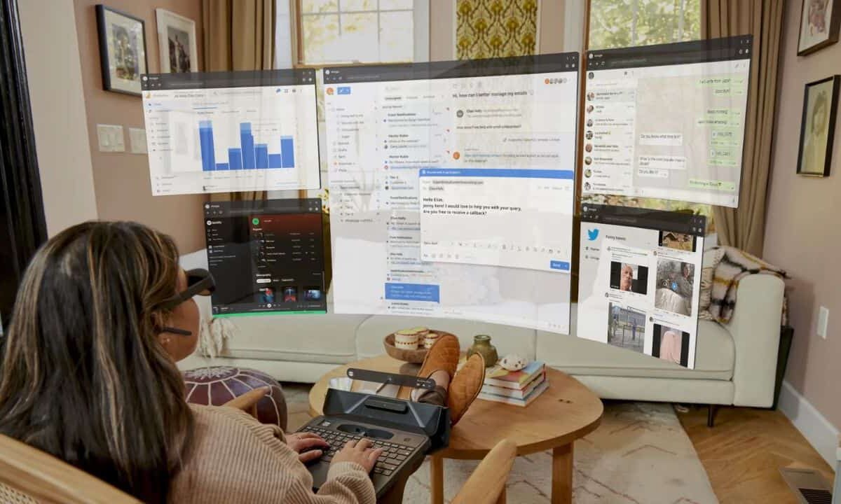 Augmented-Reality-laptop-virtual-display