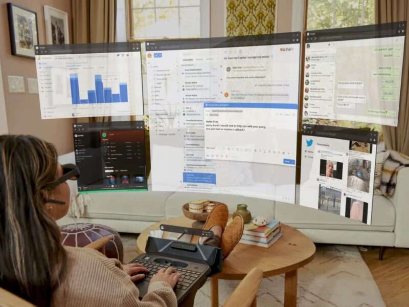 Augmented-Reality-laptop-virtual-display