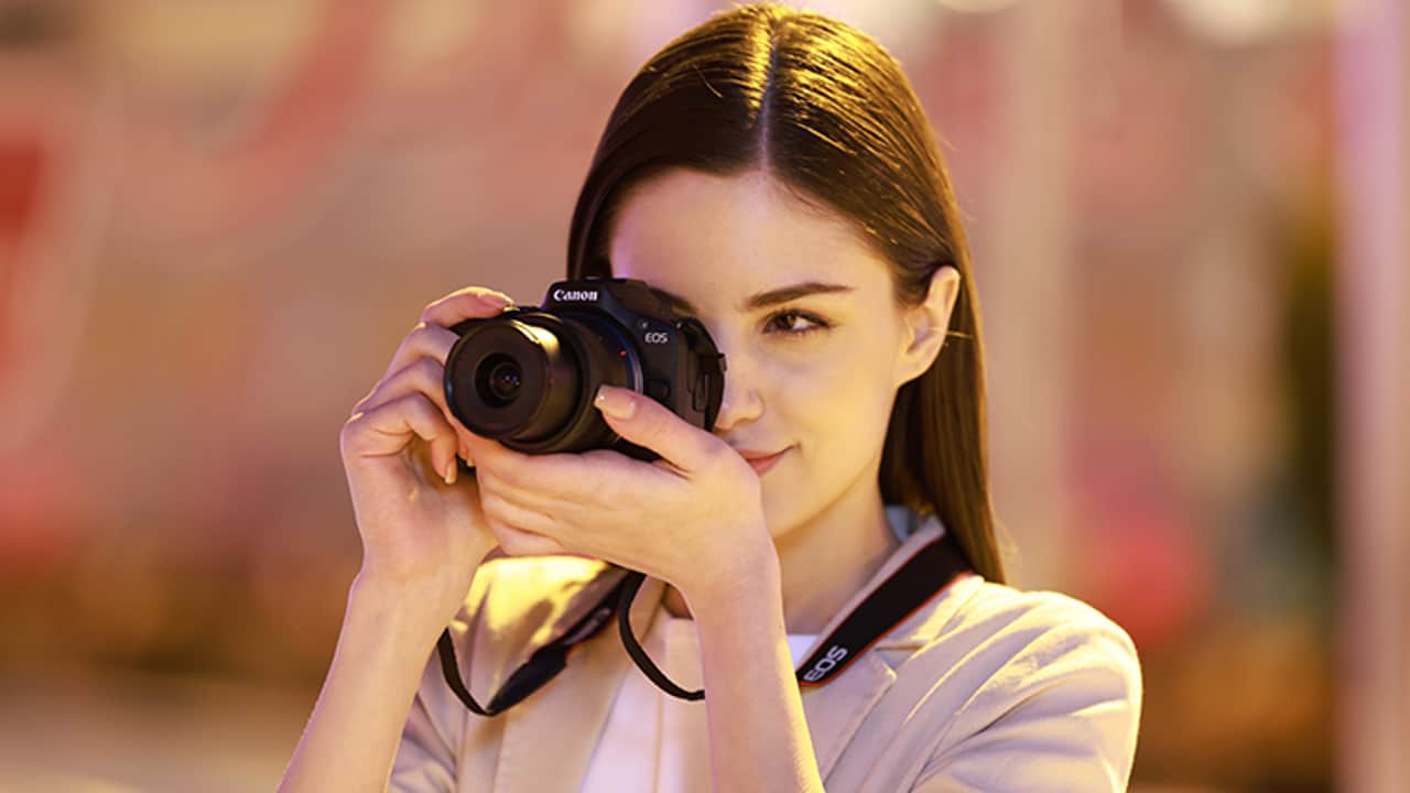 Canon-EOS-R100