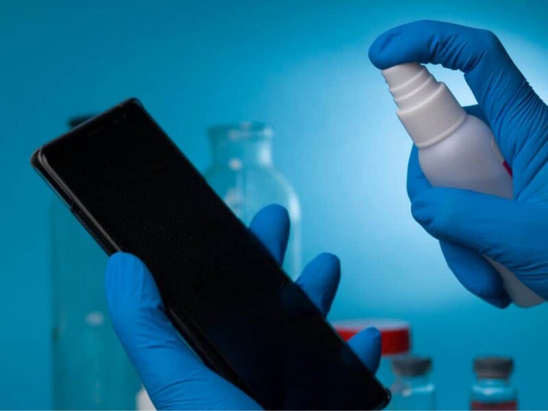 Smartphone-cleaned-bacteria-virus