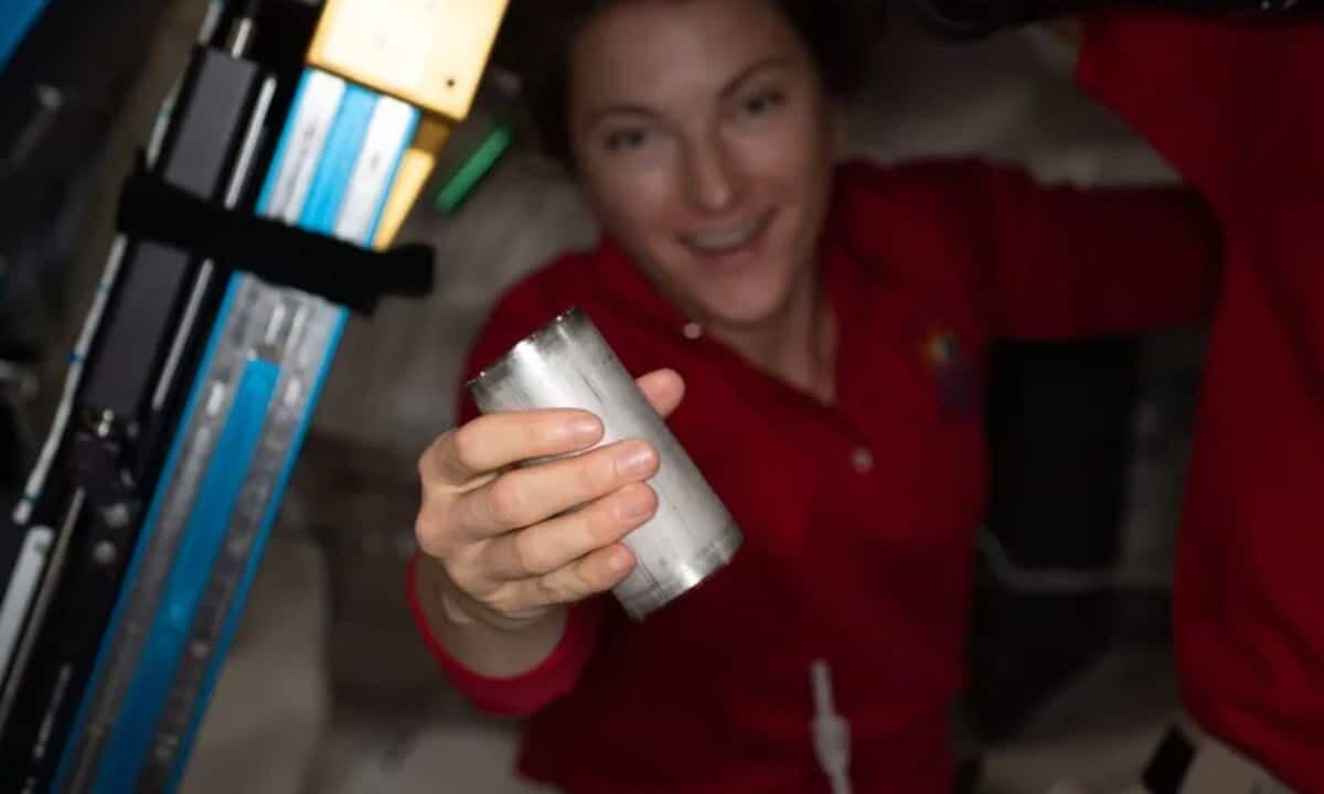 NASA-recycled-astronaut-pee-sweat-drinkable-water